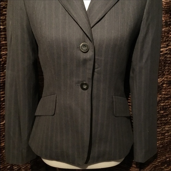 TAHARI - Picture 3 of 13